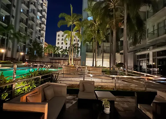 アパートホテル Comin'joy Condotel At One Palm Tree